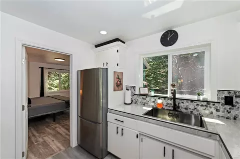 Kitchen - 25005 Basel Dr, Crestline, CA 92325 photo 4 of 4