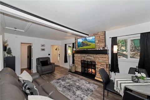 Living - 25005 Basel Dr, Crestline, CA 92325 photo 3 of 4