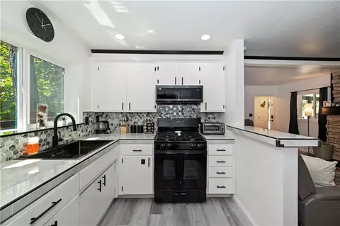 Kitchen - 25005 Basel Dr, Crestline, CA 92325 photo 3 of 4