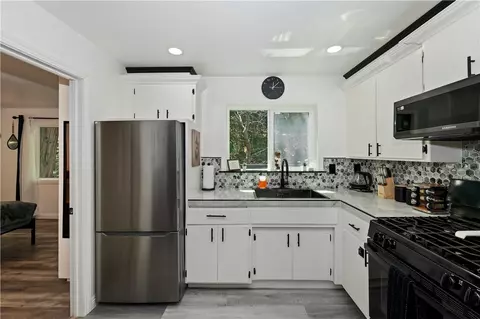 Kitchen - 25005 Basel Dr, Crestline, CA 92325 photo 1 of 4