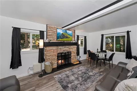 Living - 25005 Basel Dr, Crestline, CA 92325 photo 2 of 4