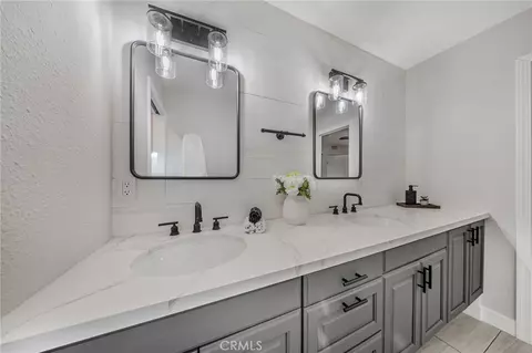 Bath - 4040 E 6th, Long Beach, CA 90814 photo 7 of 8