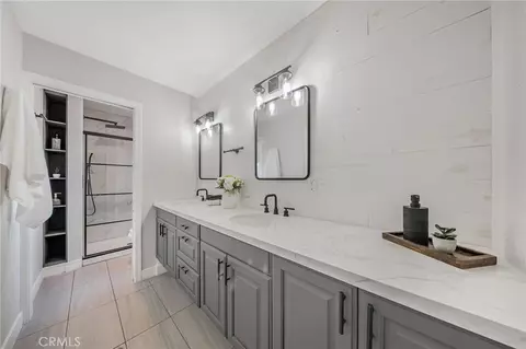 Bath - 4040 E 6th, Long Beach, CA 90814 photo 6 of 8