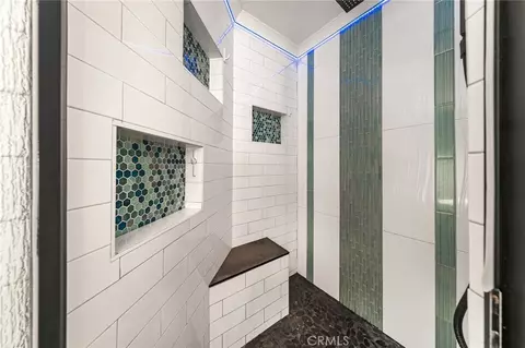 Bath - 4040 E 6th, Long Beach, CA 90814 photo 5 of 8