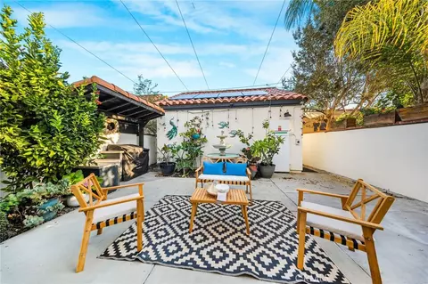 Exterior - 4040 E 6th, Long Beach, CA 90814 photo 4 of 6