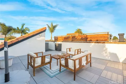 Exterior - 4040 E 6th, Long Beach, CA 90814 photo 3 of 6