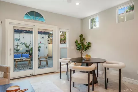 Dining - 4040 E 6th, Long Beach, CA 90814 photo 3 of 3