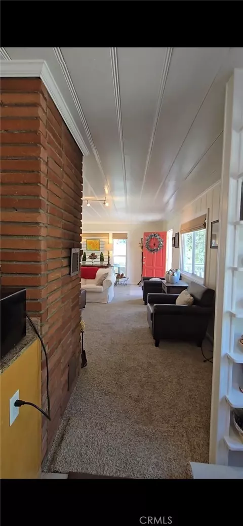 Entry Way - 1013 Mocking Bird, Wrightwood, CA 92397 photo 4 of 5