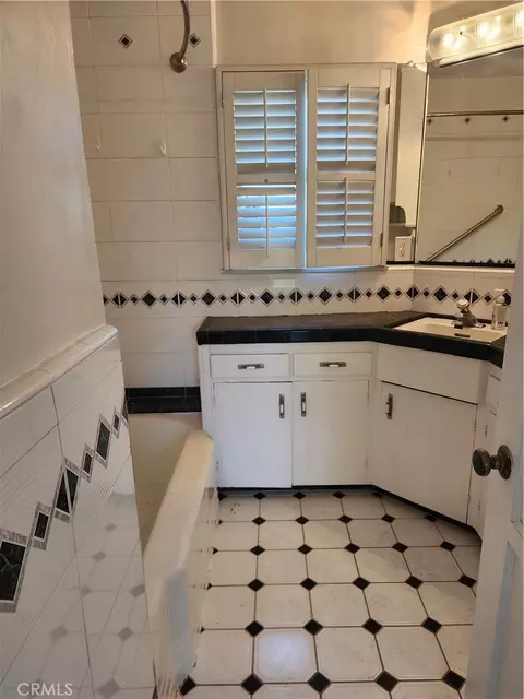 Bath - 502 Mesa, Monrovia, CA 91016 photo 1 of 4