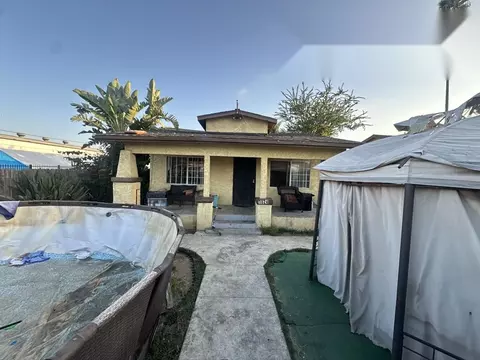 1024 W 88th, Los Angeles, CA 90044