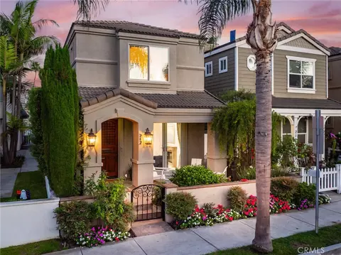 212 5th St, Seal Beach, CA 90740