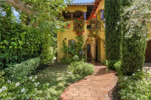 12226 Paisley Ln, Los Angeles, CA 90049