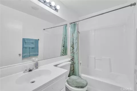 Bath - 7581 Stoney Creek Dr, Highland, CA 92346 photo 3 of 3