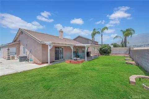 Exterior - 7581 Stoney Creek Dr, Highland, CA 92346 photo 4 of 5
