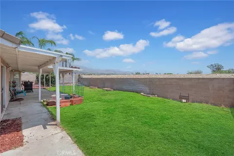 Exterior - 7581 Stoney Creek Dr, Highland, CA 92346 photo 3 of 5