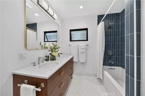 Bath - 5725 E Ocean, Long Beach, CA 90803 photo 4 of 6
