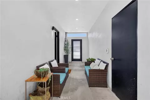 Entry Way - 5725 E Ocean, Long Beach, CA 90803 photo 1 of 1