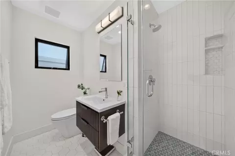 Bath - 5725 E Ocean, Long Beach, CA 90803 photo 6 of 6