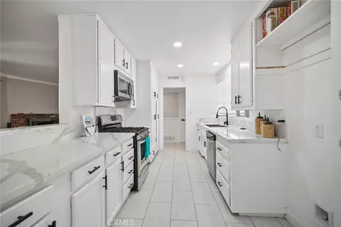 Kitchen - 1112 E Avenue J4, Lancaster, CA 93535 photo 1 of 1