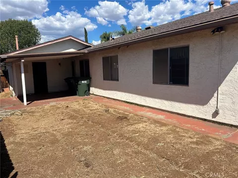 945 Sendero, Escondido, CA 92026 photo 2