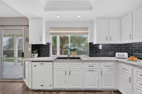 Kitchen - 1040 Trailview Ln, Corona, CA 92881 photo 2 of 5