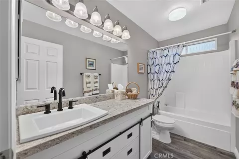 Bath - 1040 Trailview Ln, Corona, CA 92881 photo 1 of 7