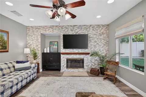 Living - 1040 Trailview Ln, Corona, CA 92881 photo 3 of 4