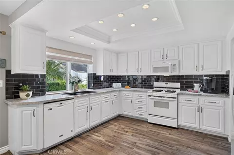 Kitchen - 1040 Trailview Ln, Corona, CA 92881 photo 3 of 5
