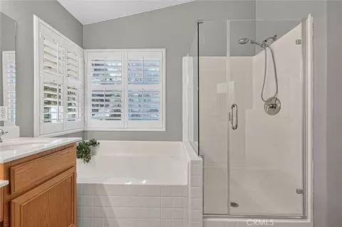 Bath - 1040 Trailview Ln, Corona, CA 92881 photo 3 of 7