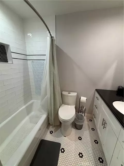 Bath - 10746 Knott Ave, Stanton, CA 90680 photo 2 of 4