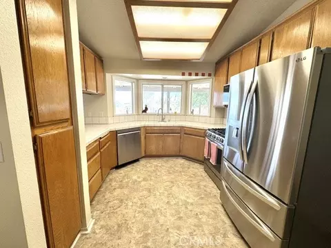 Kitchen - 12285 Riggins Rd, Phelan, CA 92371 photo 1 of 1