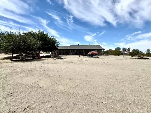 Exterior - 12285 Riggins Rd, Phelan, CA 92371 photo 6 of 12