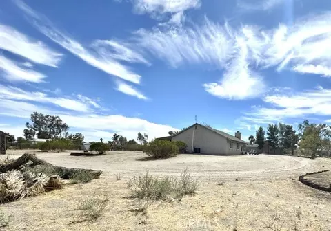 Exterior - 12285 Riggins Rd, Phelan, CA 92371 photo 4 of 12