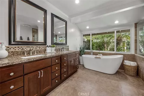 Bath - 2100 Yucca Ave, Fullerton, CA 92835 photo 2 of 6