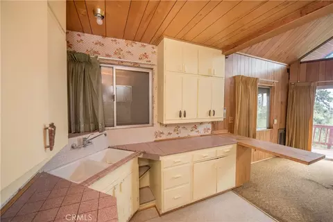 Kitchen - 24 Fredalba, Running Springs, CA 92382 photo 4 of 4