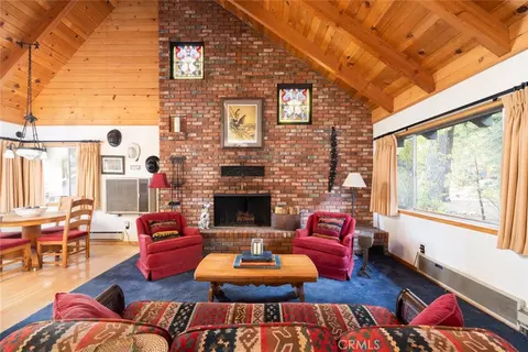 Living - 31459 Onacrest Dr, Running Springs, CA 92382 photo 2 of 5
