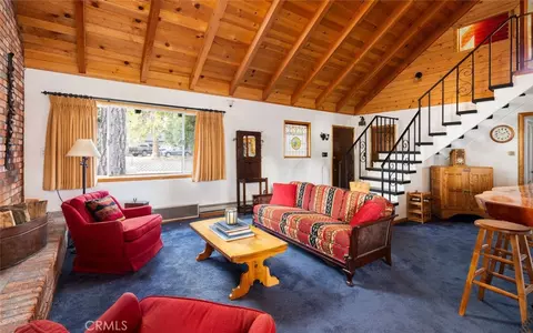 Living - 31459 Onacrest Dr, Running Springs, CA 92382 photo 4 of 5