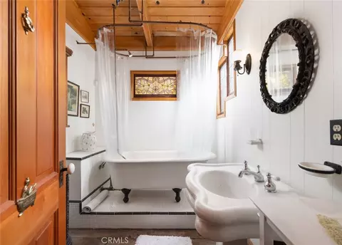 Bath - 31459 Onacrest Dr, Running Springs, CA 92382 photo 3 of 3