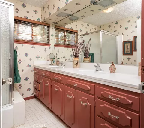Bath - 31459 Onacrest Dr, Running Springs, CA 92382 photo 2 of 3