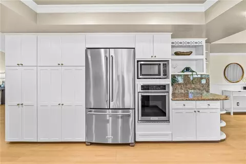 Kitchen - 3161 Mainway Dr, Los Alamitos, CA 90720 photo 7 of 9