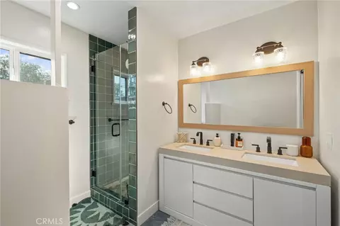 Bath - 368 Vine, Upland, CA 91786 photo 3 of 4