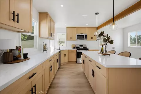Kitchen - 641 Plaza Serena, Ontario, CA 91764 photo 2 of 3