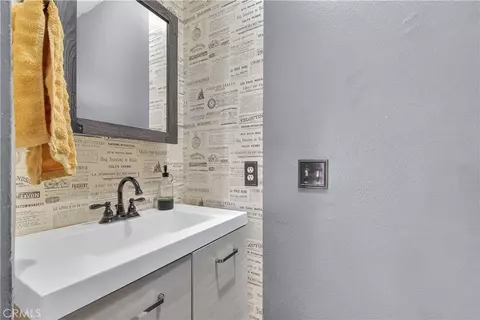 Bath - 4883 Jackson, Riverside, CA 92503 photo 1 of 3
