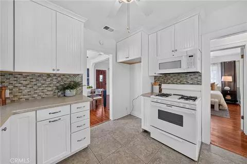 Kitchen - 4500 E Barker Way, Long Beach, CA 90814 photo 3 of 3