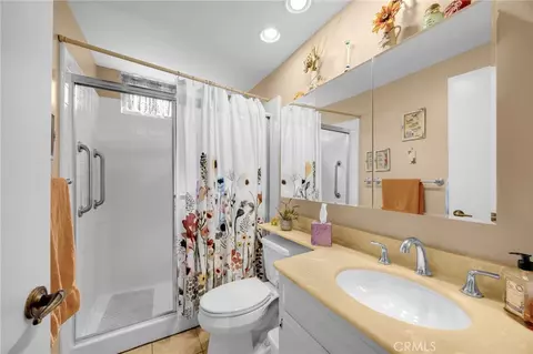 Bath - 519 Valley Forge Dr, Placentia, CA 92870 photo 1 of 4