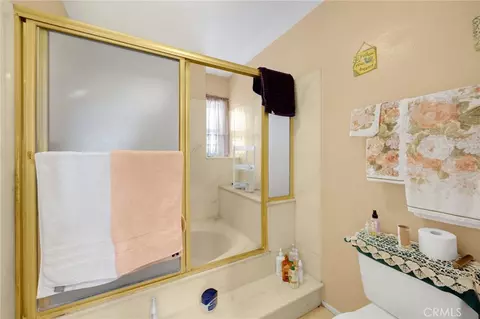 Bath - 519 Valley Forge Dr, Placentia, CA 92870 photo 3 of 4