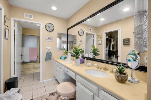 Bath - 519 Valley Forge Dr, Placentia, CA 92870 photo 2 of 4