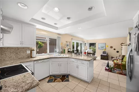 Kitchen - 519 Valley Forge Dr, Placentia, CA 92870 photo 2 of 2