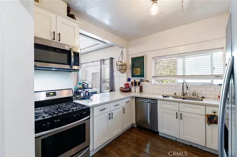 Kitchen - 1325 E Ocean, Long Beach, CA 90802 photo 9 of 10