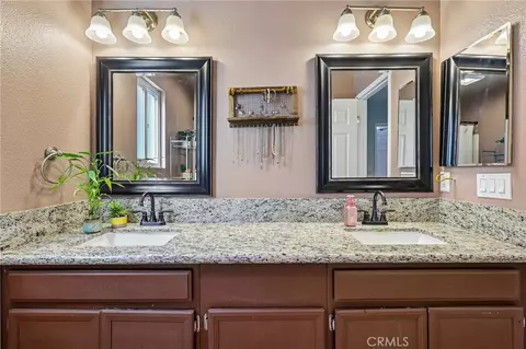 Bath - 10540 Flora Verda Ct, Santee, CA 92071 photo 8 of 8
